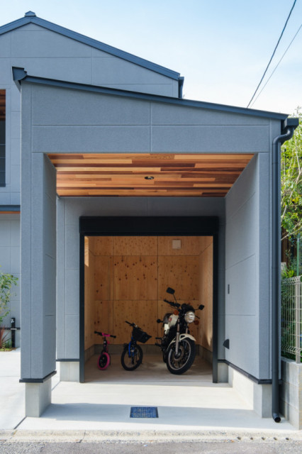 バイクガレージのある家 garage