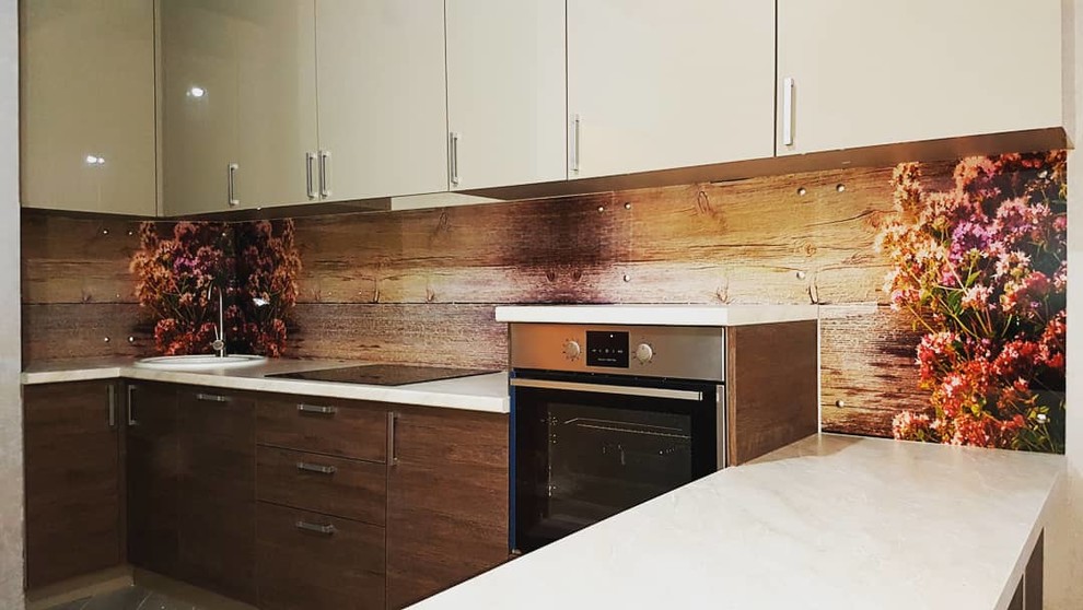 Фартуки для кухни из стекла