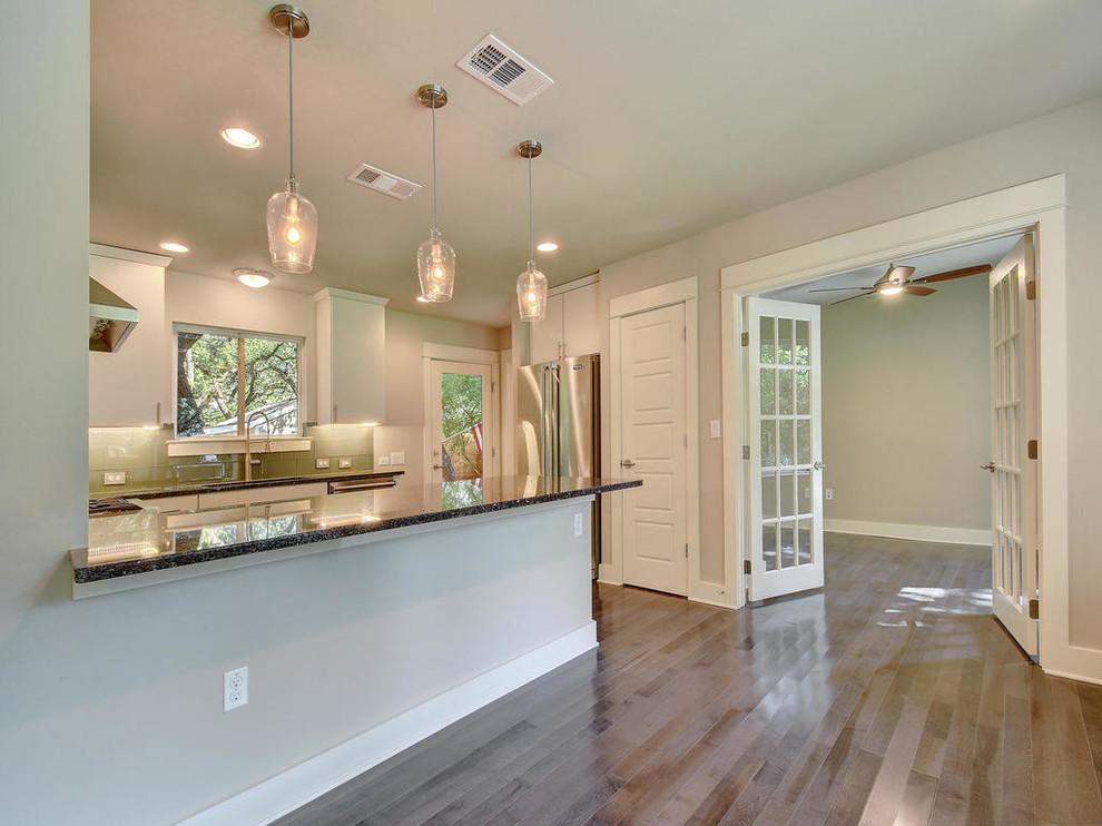 Example of a transitional home design design in Austin