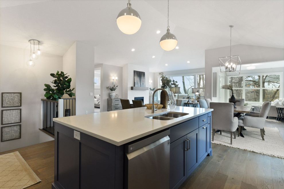 Kitchen - kitchen idea in Minneapolis