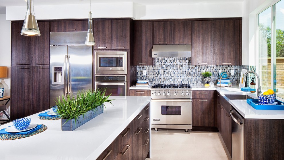 Transitional kitchen photo in Orange County
