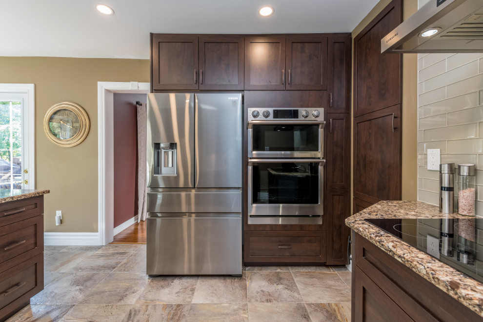 Elegant kitchen photo in Toronto