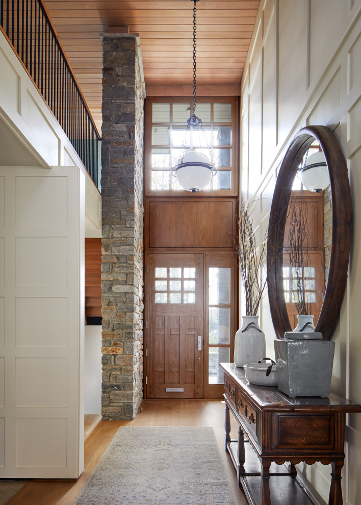 Example of a transitional entryway design in New York