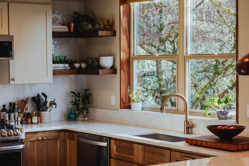 Kitchen - rustic kitchen idea in Seattle