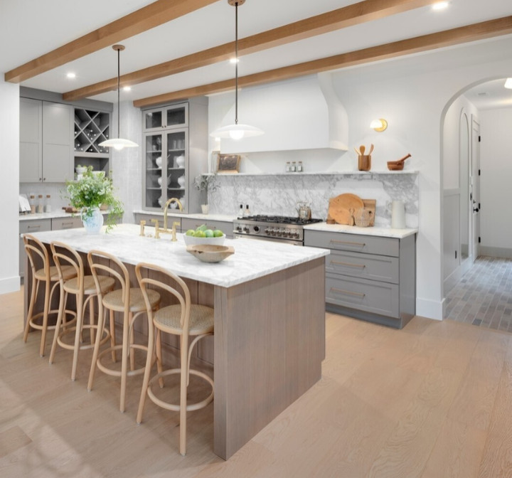 Transitional kitchen photo in Seattle