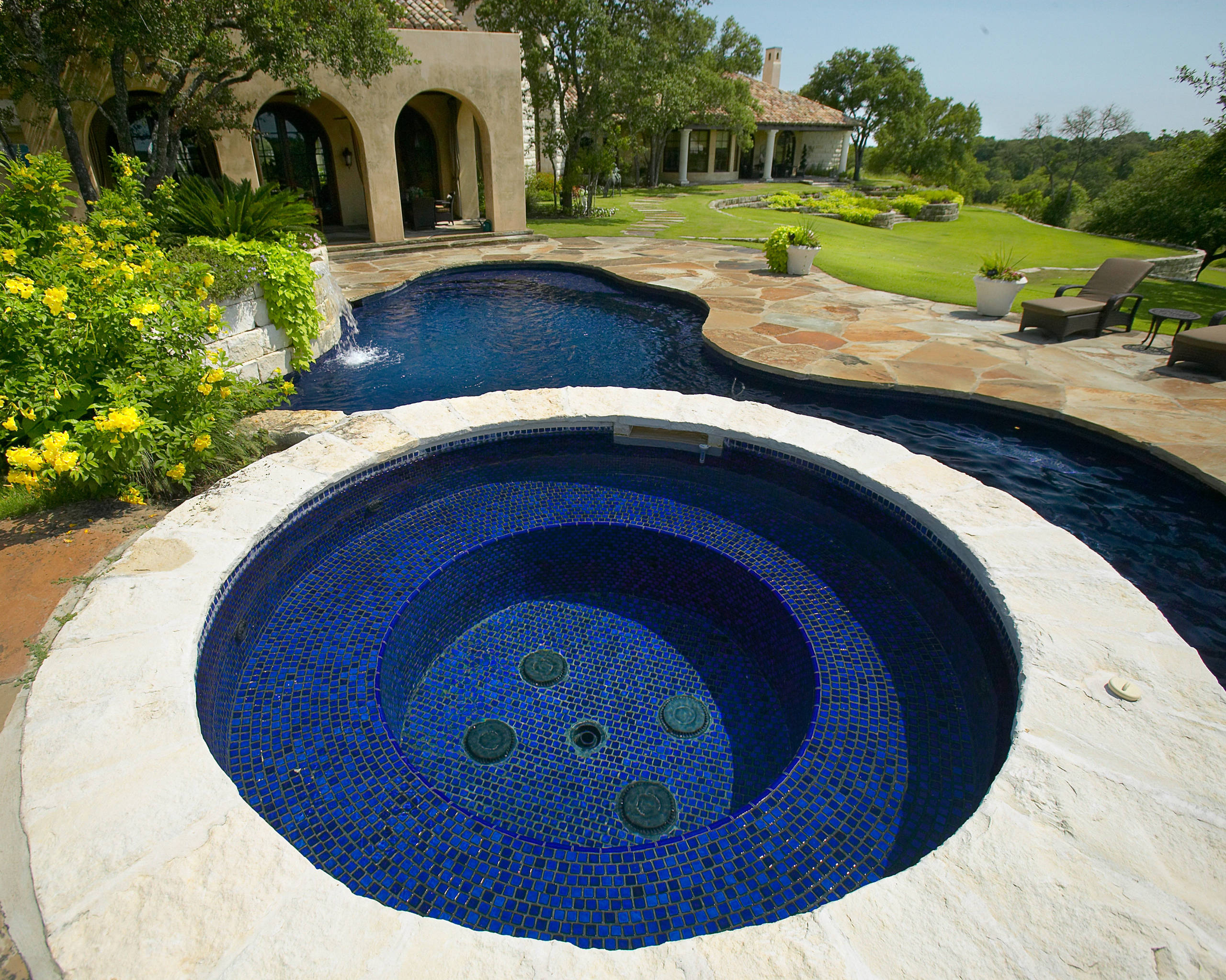 Briggs Ranch All Tile Pool/Spa/Landscape