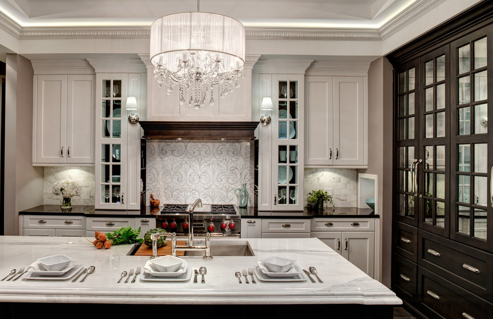 Kitchen - transitional kitchen idea in Detroit