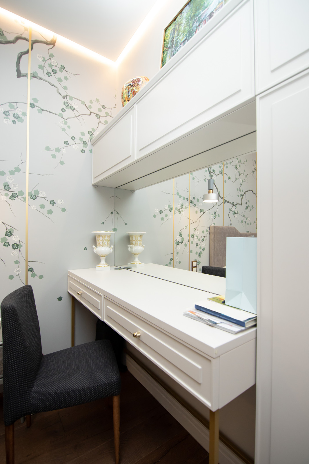 Меблировка спальной комнаты в стиле неоклассика