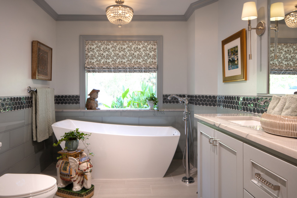 Royal Oaks Guest Bathroom