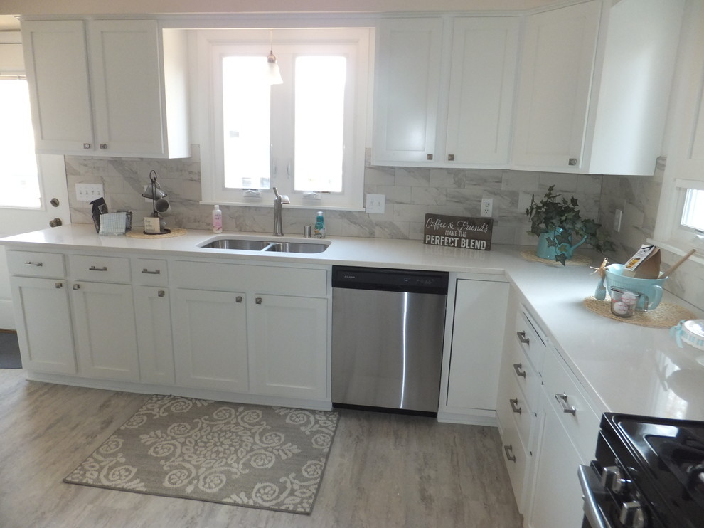 Inspiration for a transitional home design remodel in Minneapolis