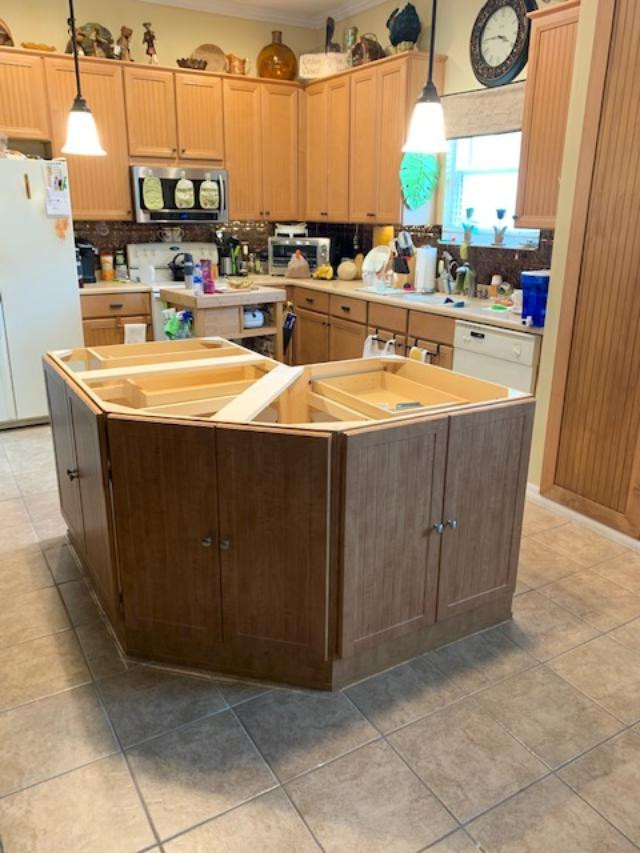 Eat-in kitchen - mid-sized eat-in kitchen idea with louvered cabinets, brown cabinets and an island
