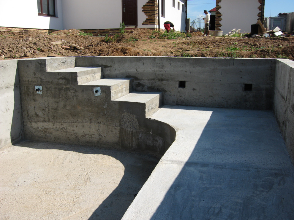 Уличный бассейн с раздвижным павильоном