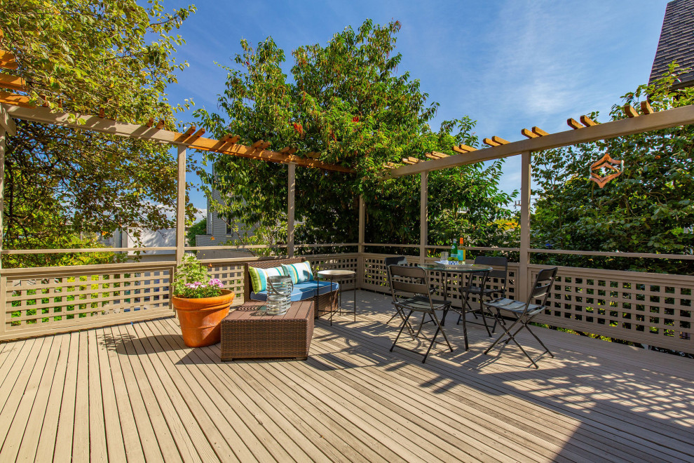 Eclectic deck photo in Seattle
