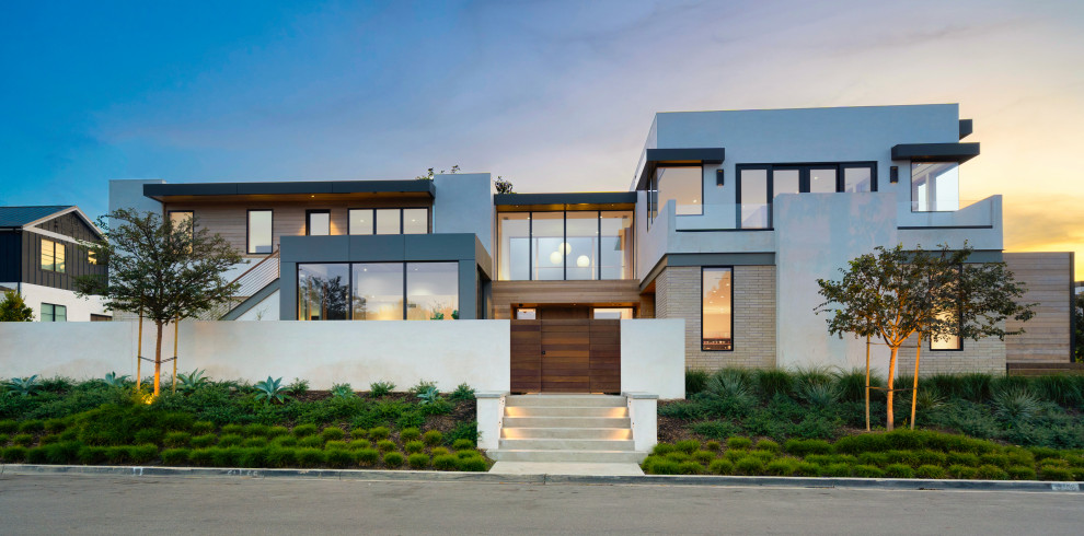 Large contemporary two-storey stucco house exterior in Orange County.