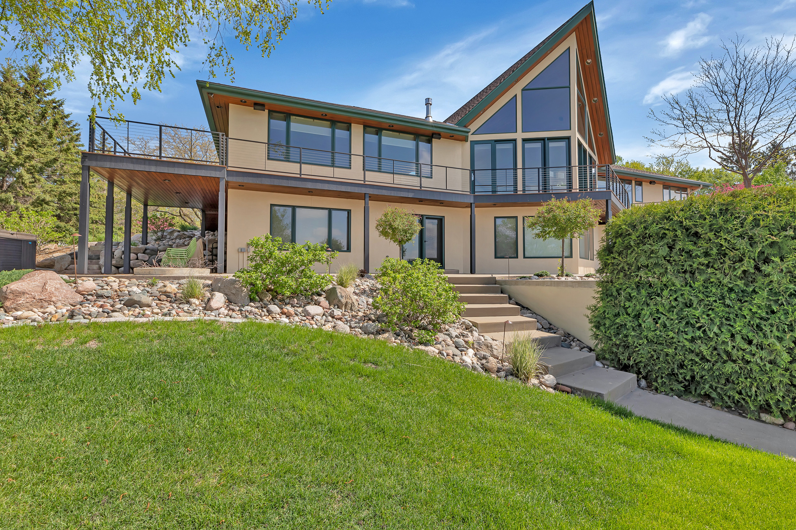 Huge wrap around deck for incredible lake views