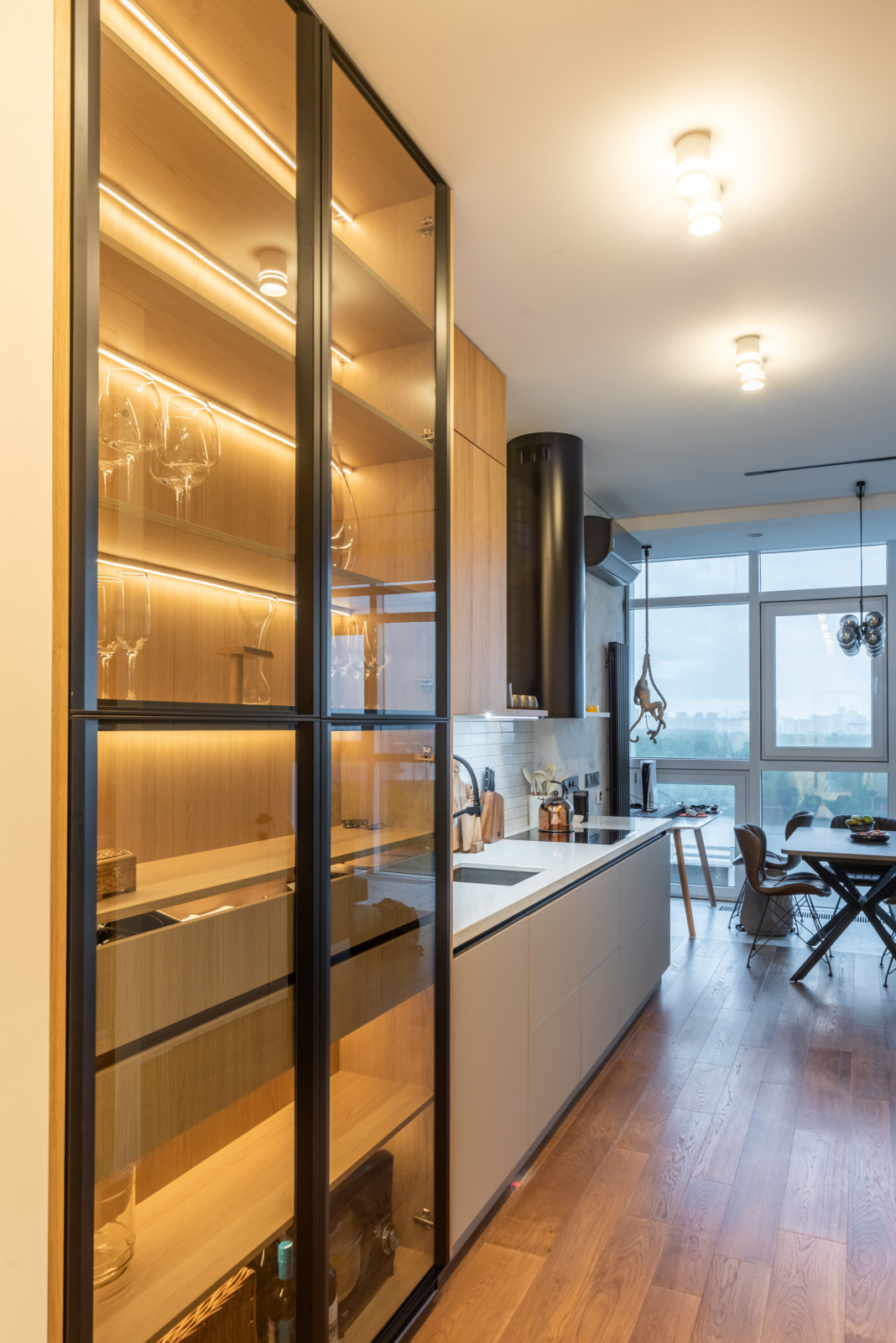 Кухня комбинированная со шпоном