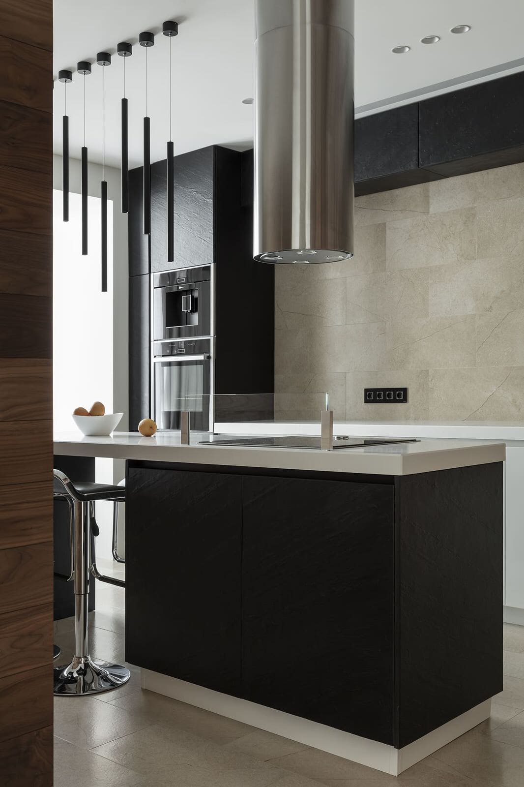 Обзор современной квартиры 170 квм. Полы без плинтуса. Двери в потолок.