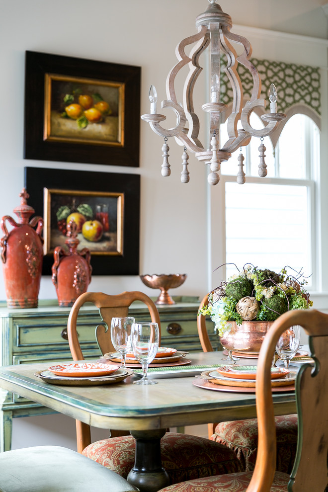 Inspiration for a classic dining room in Louisville.