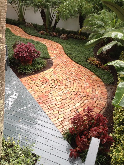 Clay Hardscapes traditional-garden