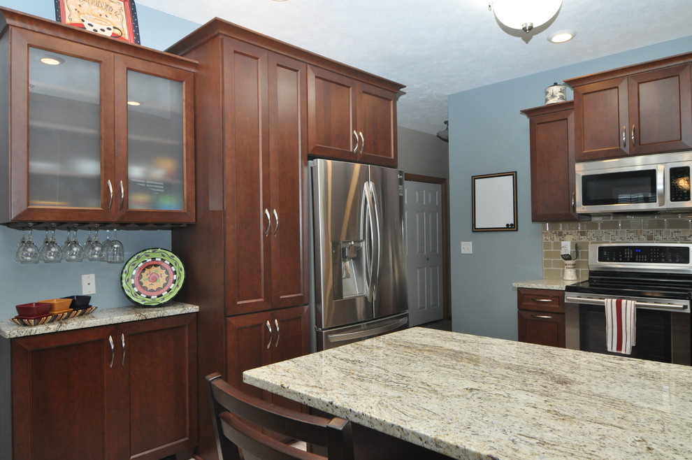 Eat-in kitchen - mid-sized transitional u-shaped porcelain tile eat-in kitchen idea with an undermount sink, recessed-panel cabinets, dark wood cabinets, granite countertops, beige backsplash and stainless steel appliances
