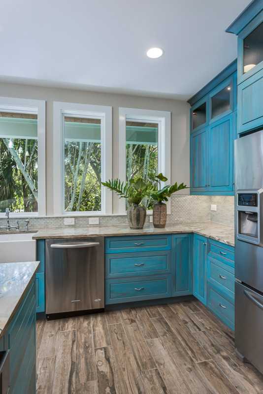 Photo of a tropical kitchen in Miami.