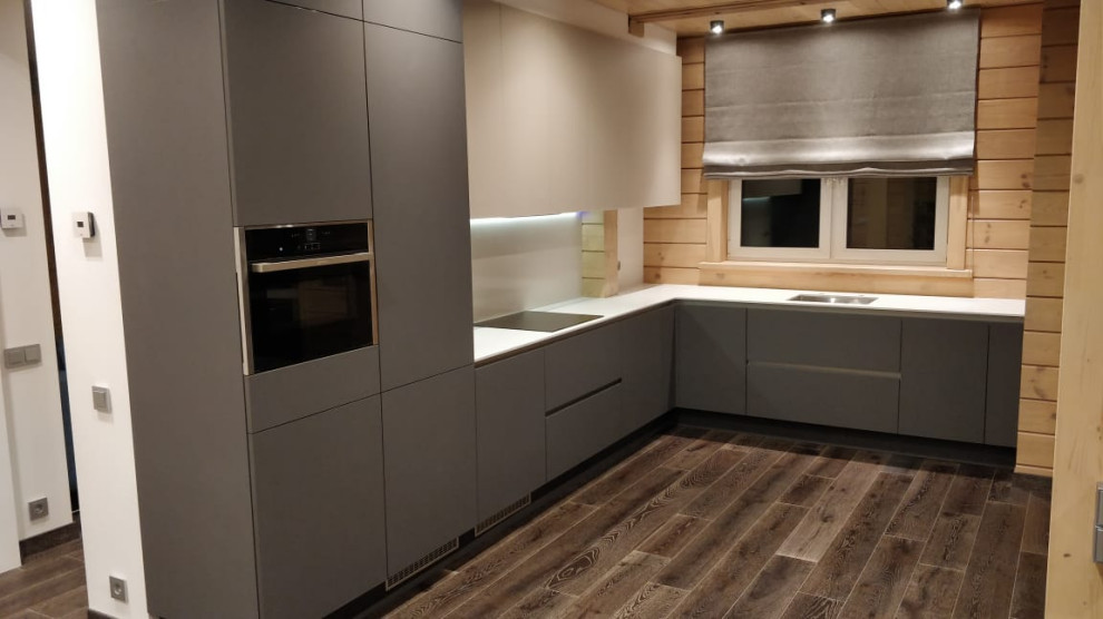 Кухня с фасадами Fenix