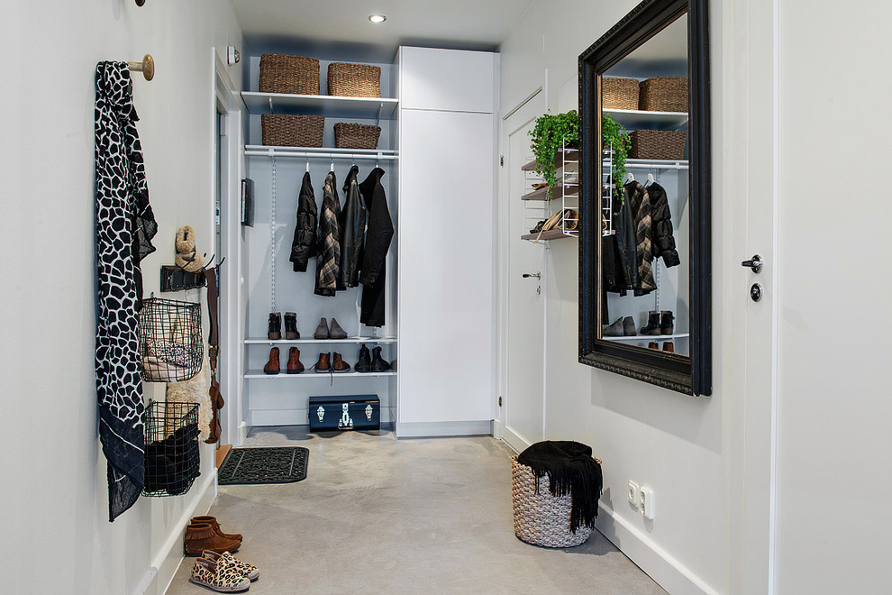 This is an example of a contemporary storage and wardrobe in Gothenburg.