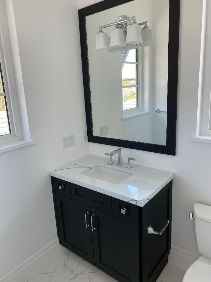 Example of a transitional home design design in Miami