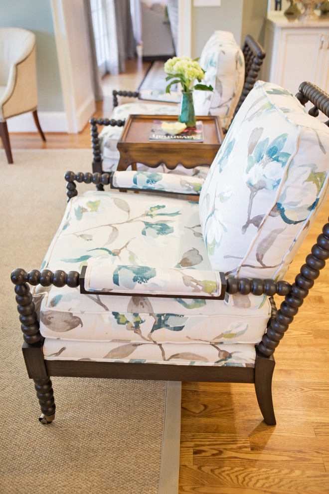 Example of a transitional home design design in Atlanta
