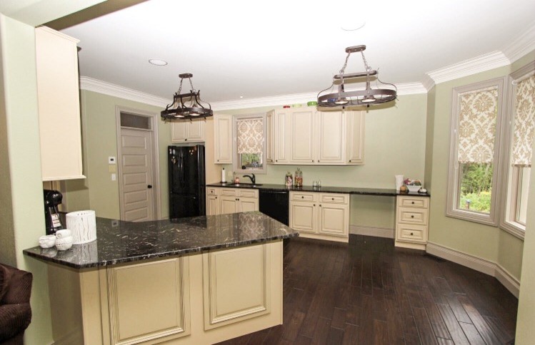 Kitchen - kitchen idea in Toronto