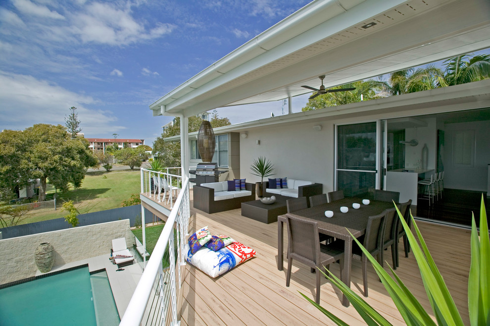 Inspiration for a contemporary deck in Sunshine Coast with a roof extension.