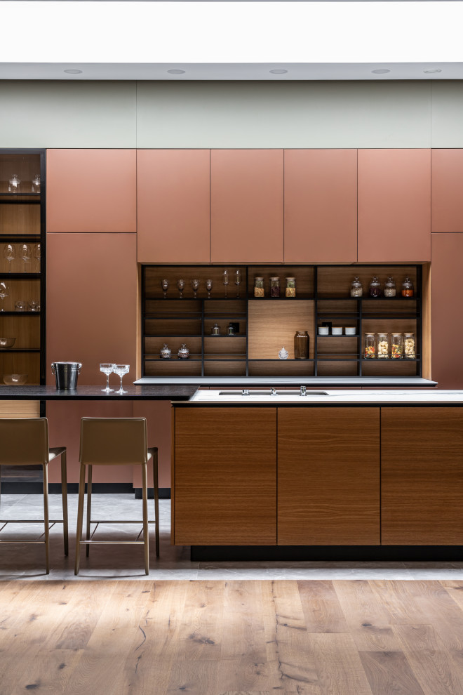 Кухня с медными фасадами