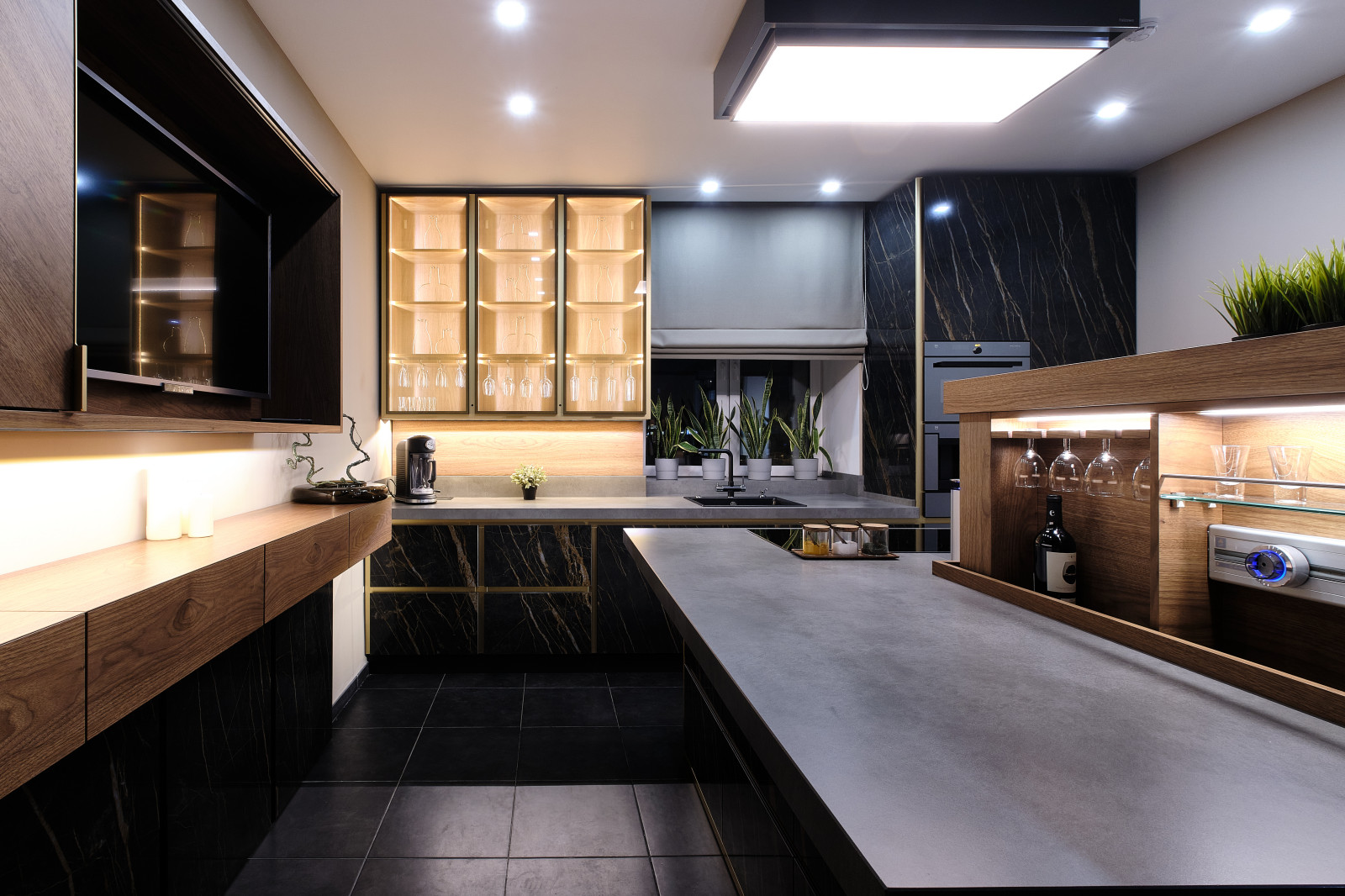 Современная кухня с керамическими фасадами