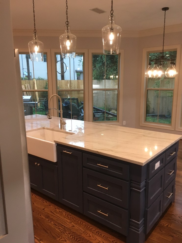 Kitchen - transitional kitchen idea
