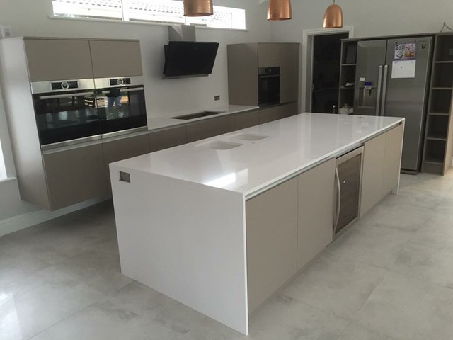 20mm White Storm Silestone Worktops With Island Contemporary