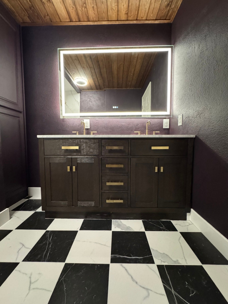 A Moody, Low-Maintenance Bathroom