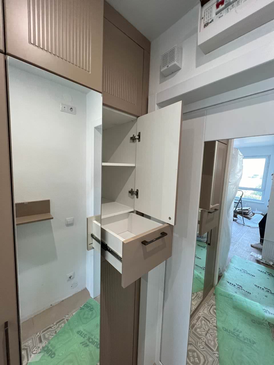 Встроенные распашные шкафы