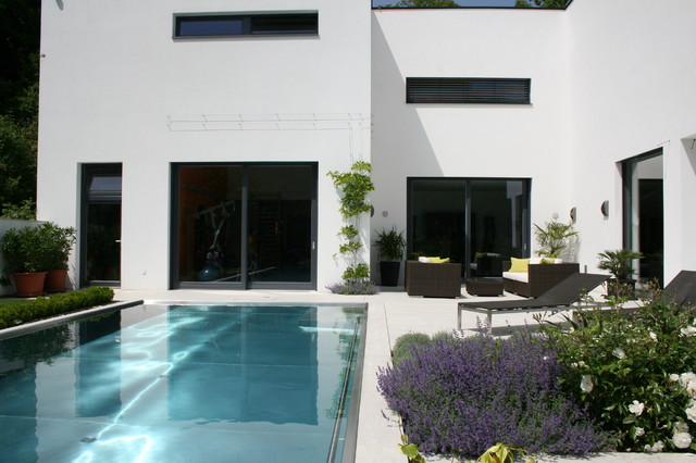Moderne Villa Hinterbr&uuml;hl contemporary-deck