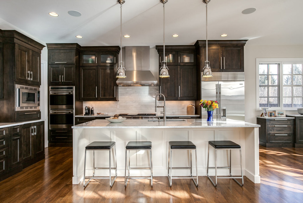 Mid-sized transitional eat-in kitchen photo in Miami with an undermount sink and stainless steel appliances