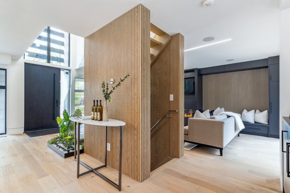 Minimalist home design photo in Toronto