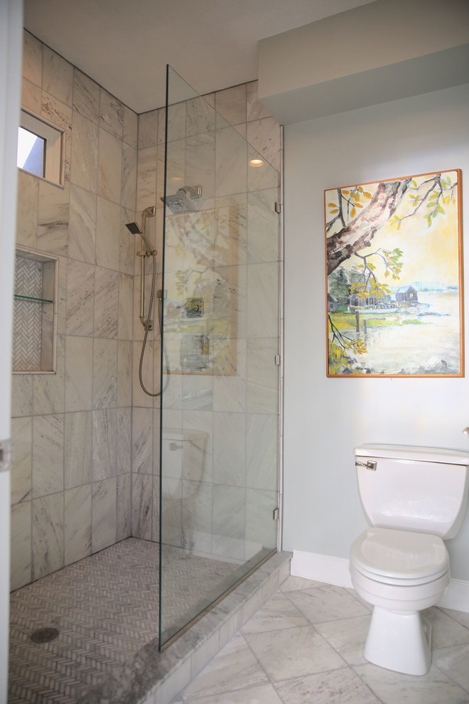 Mid-sized contemporary master bathroom in Indianapolis with shaker cabinets, white cabinets, a freestanding tub, a corner shower, a one-piece toilet, glass tile, grey walls, marble floors, an integrated sink, engineered quartz benchtops, white floor, a hinged shower door and white tile.