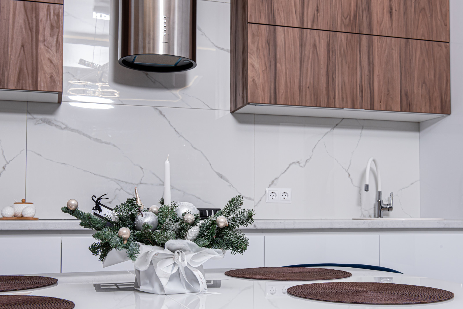 Дерево и глянец