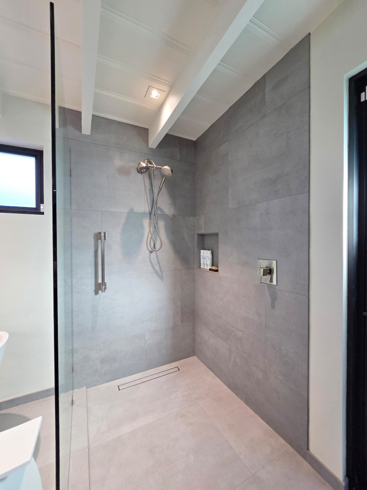 Mid-Century Modern House with Contemporary Art Collection