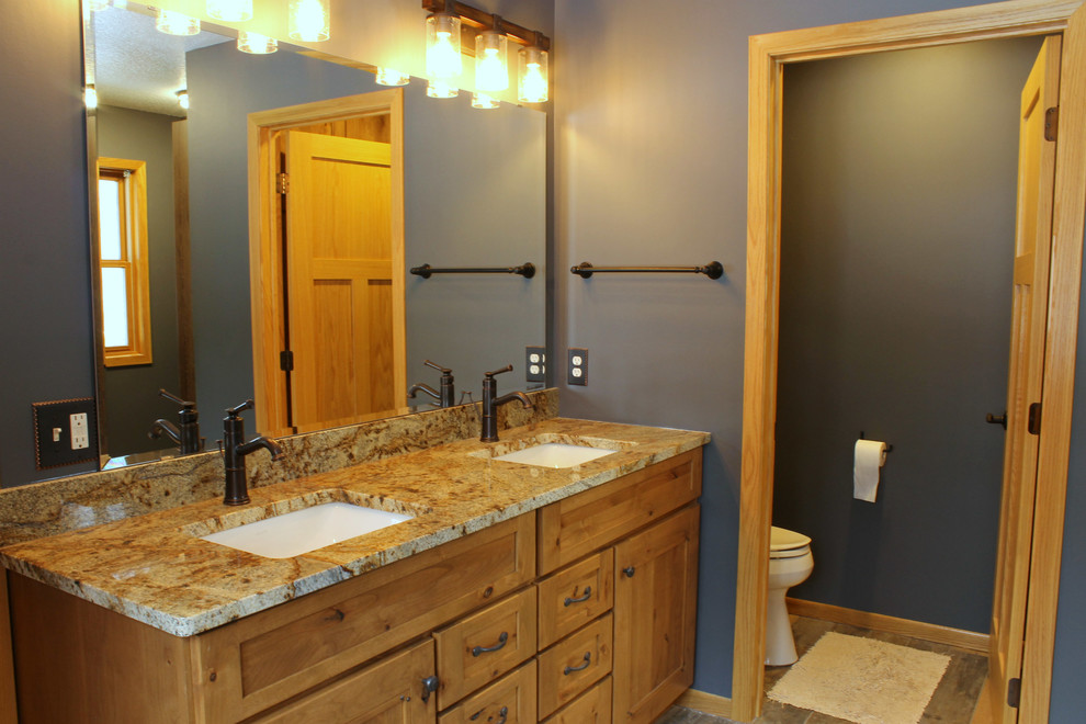 Design ideas for a country bathroom in Minneapolis.