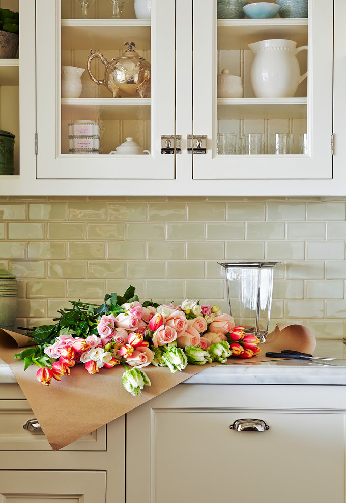 Inspiration for a transitional kitchen in Toronto.