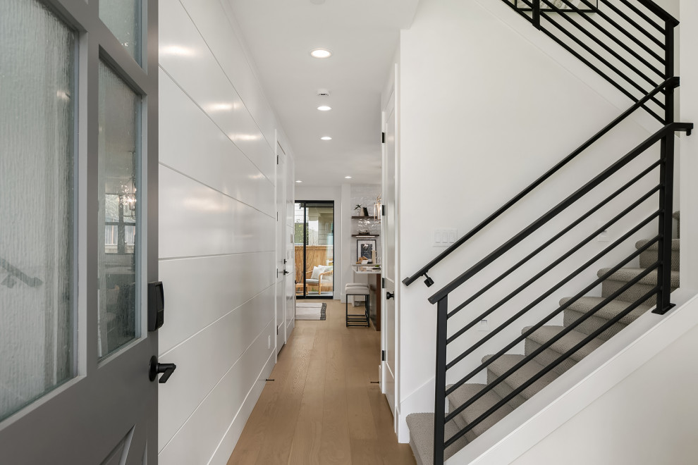 Entryway - transitional entryway idea in Seattle