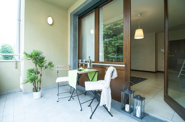 Contesto signorile a Como contemporary-deck