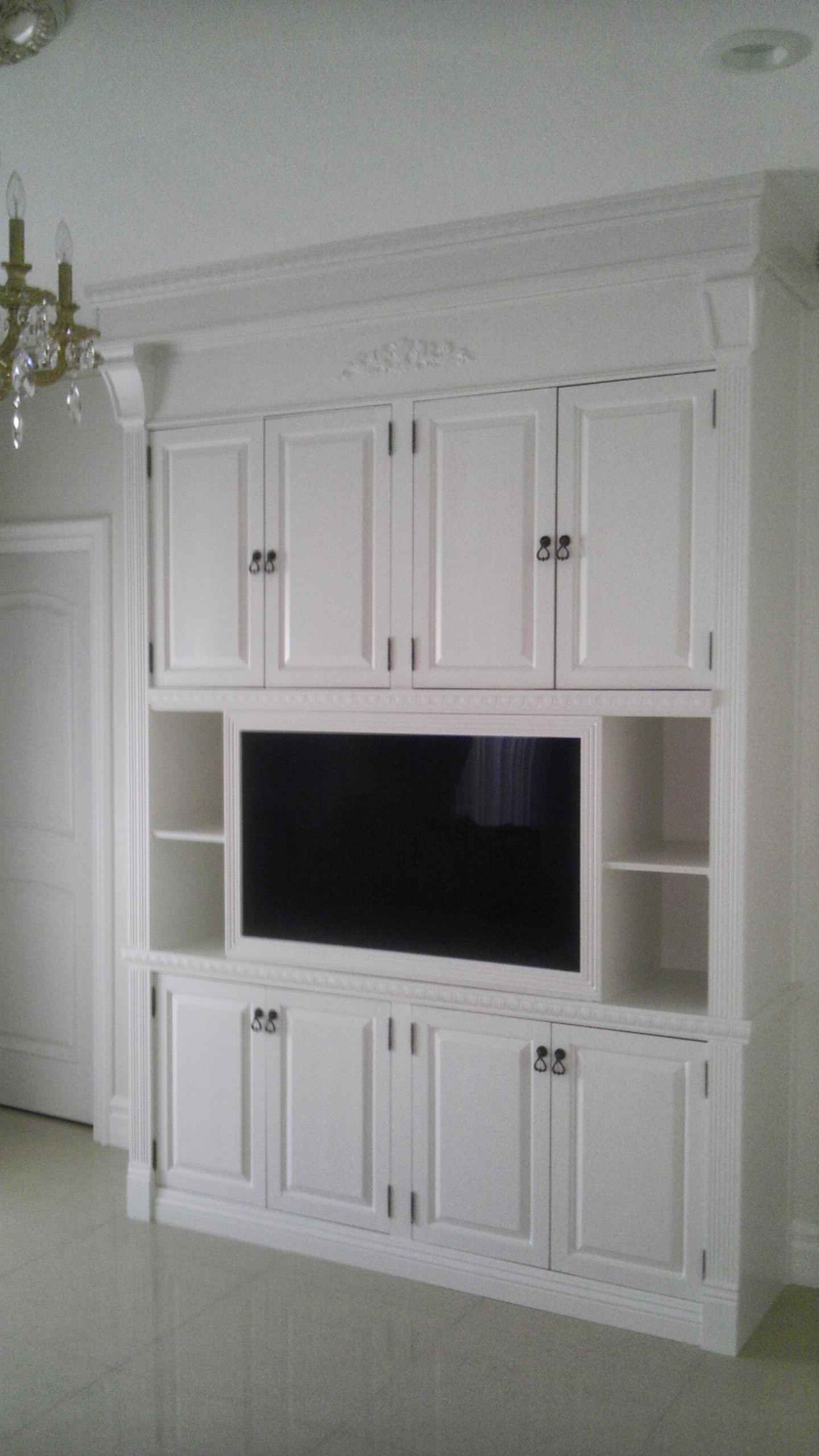 Entertainment center