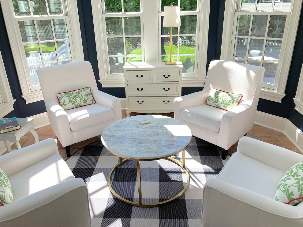 Example of a transitional home design design in Chicago