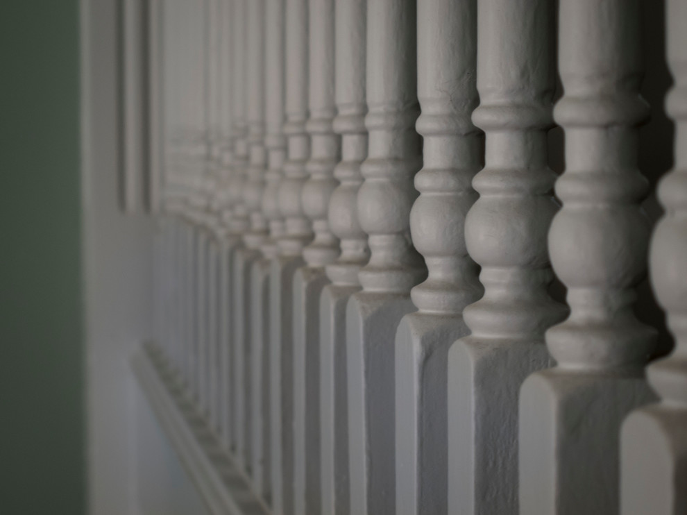 Example of a transitional staircase design in Denver